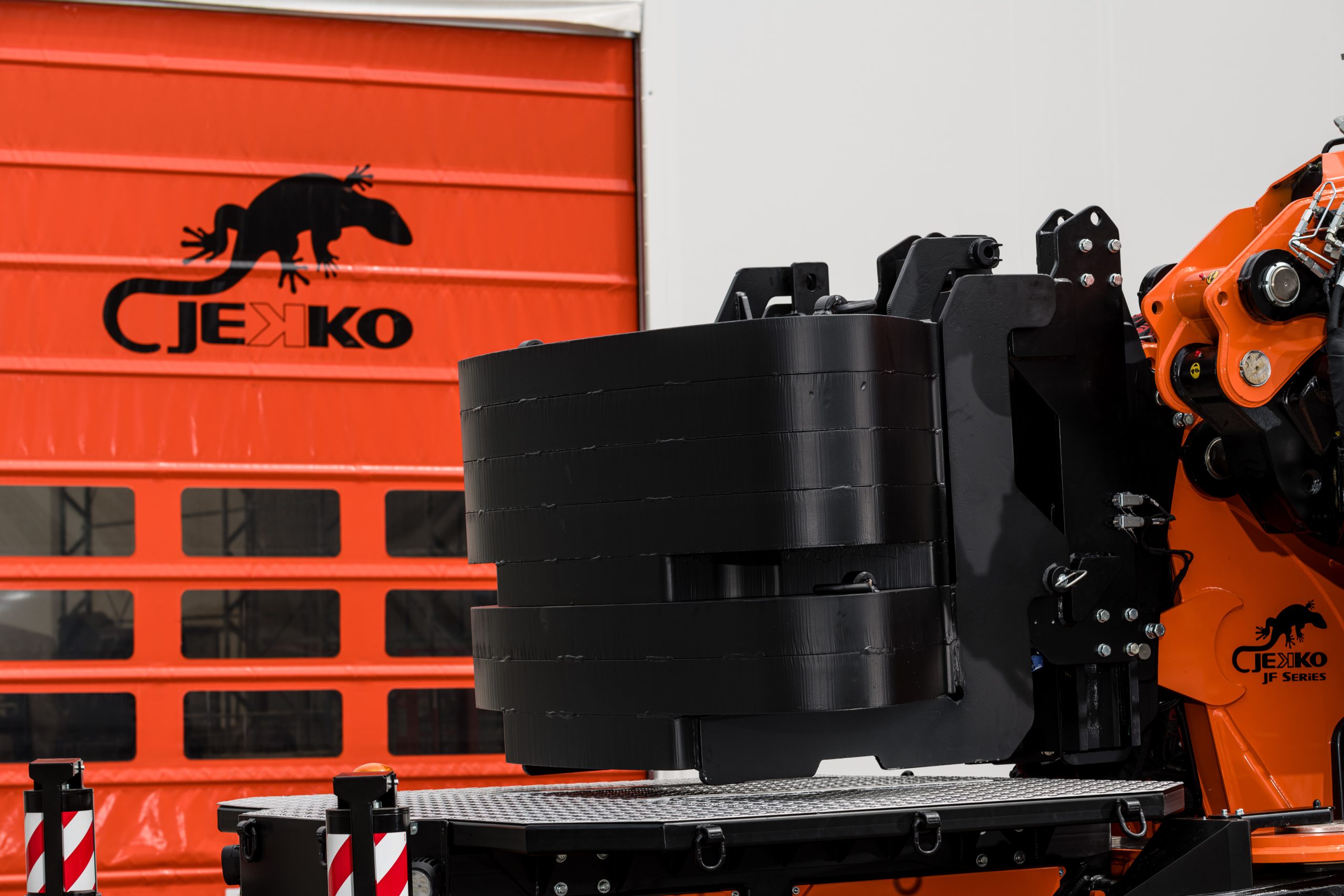 Self removable counterweight